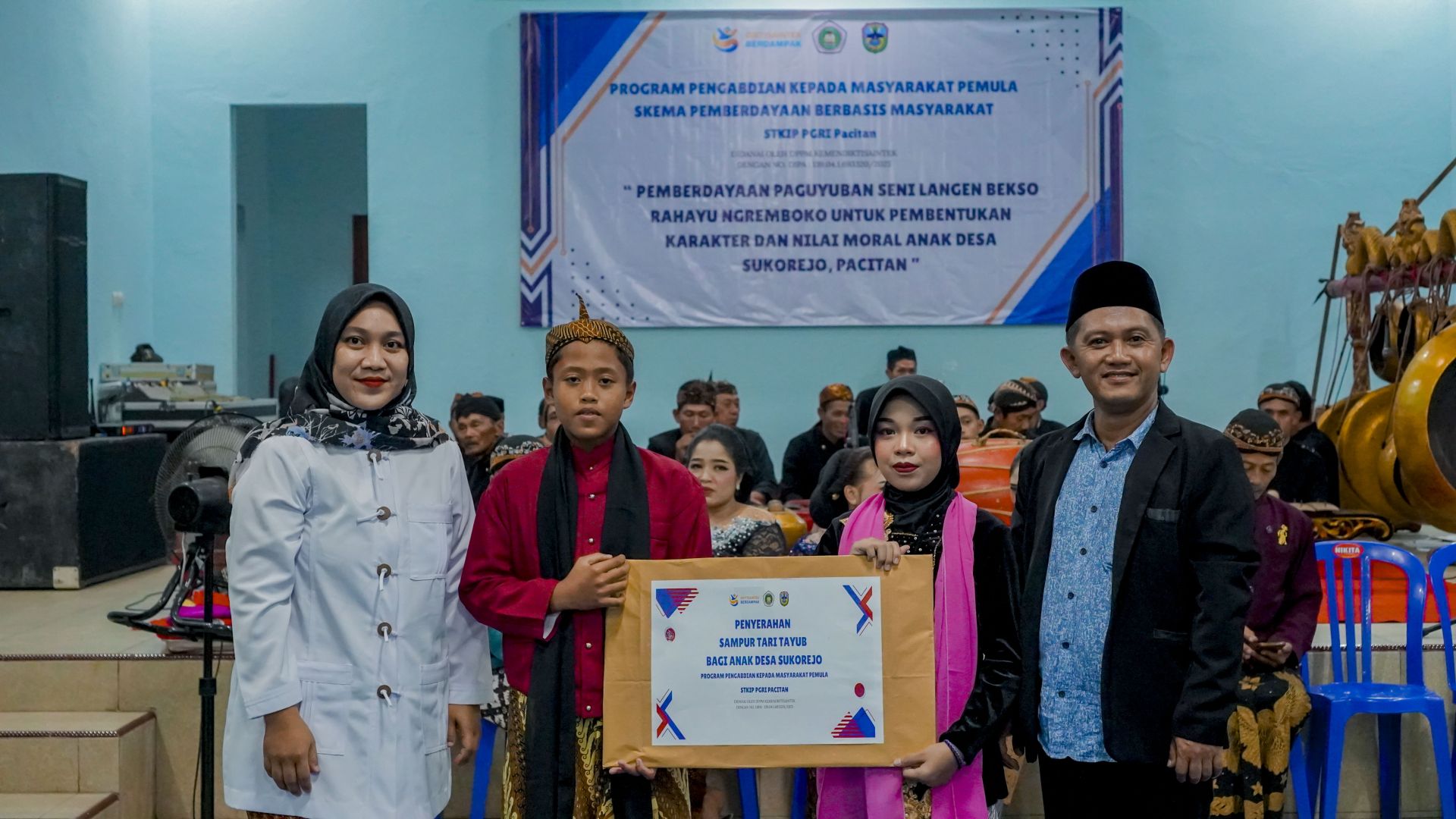 Penyerahan Sampur Tari